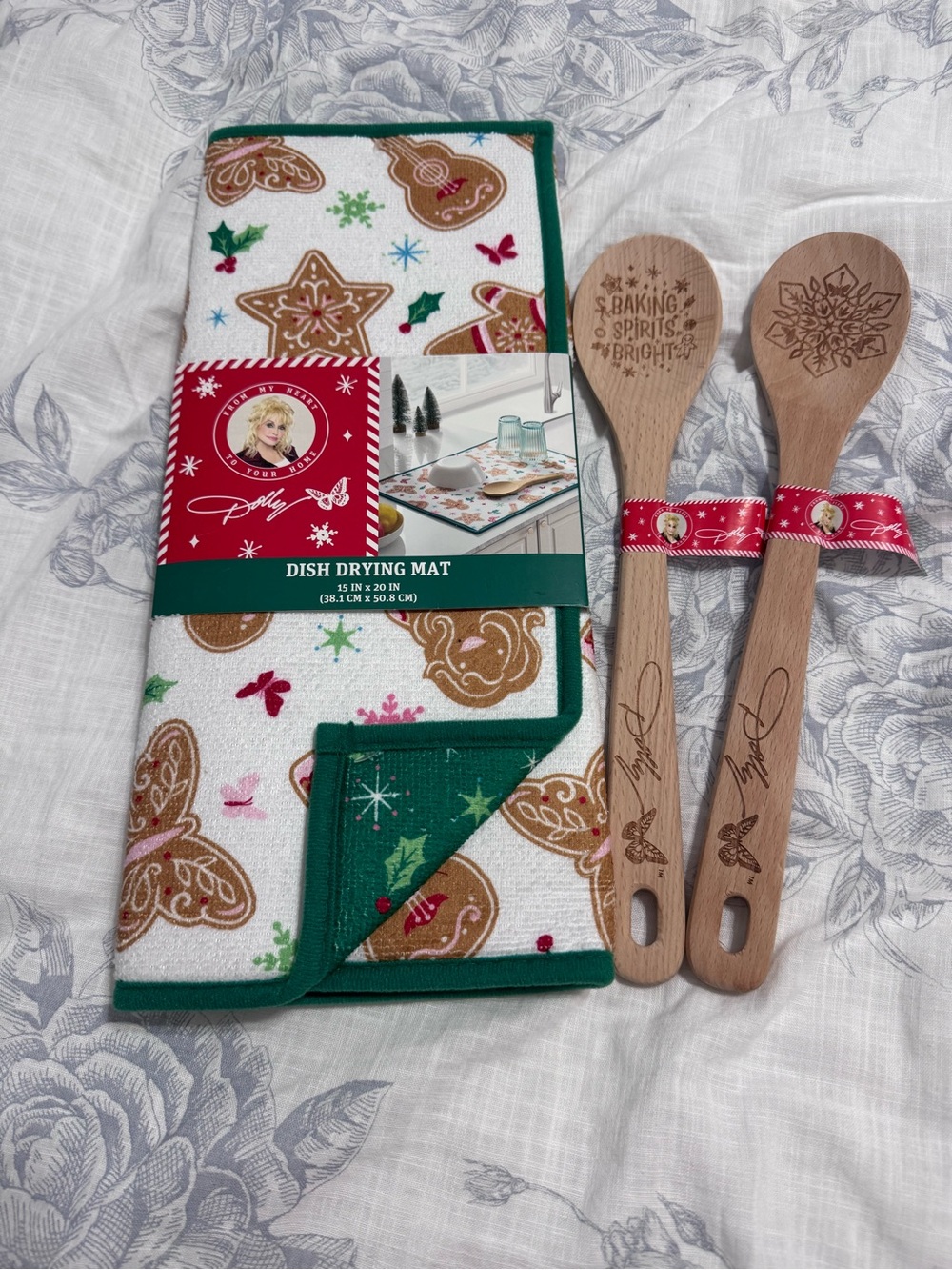 Dolly Parton Christmas dish drying and 2 wooden spoons